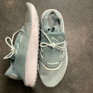 Puma tennis shoe (7.5)